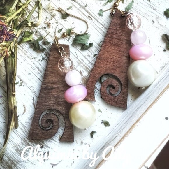 Alquimia Jewelry - Bold pearl and pink quartz  gemstone drops dangle statement earrings